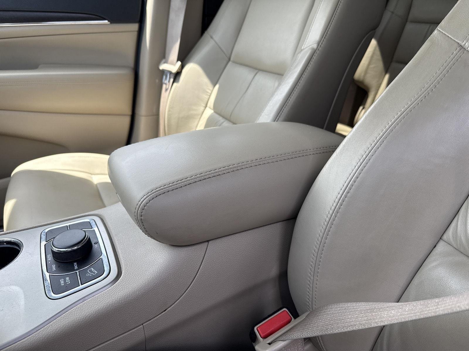 Used 2014 Bright White Clearcoat Jeep Limited image 20