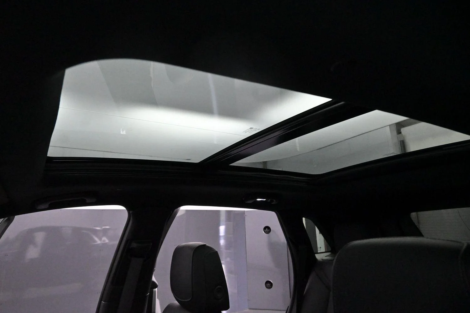 Used 2025 Stellar Black Metallic Cadillac Premium Luxury image 33