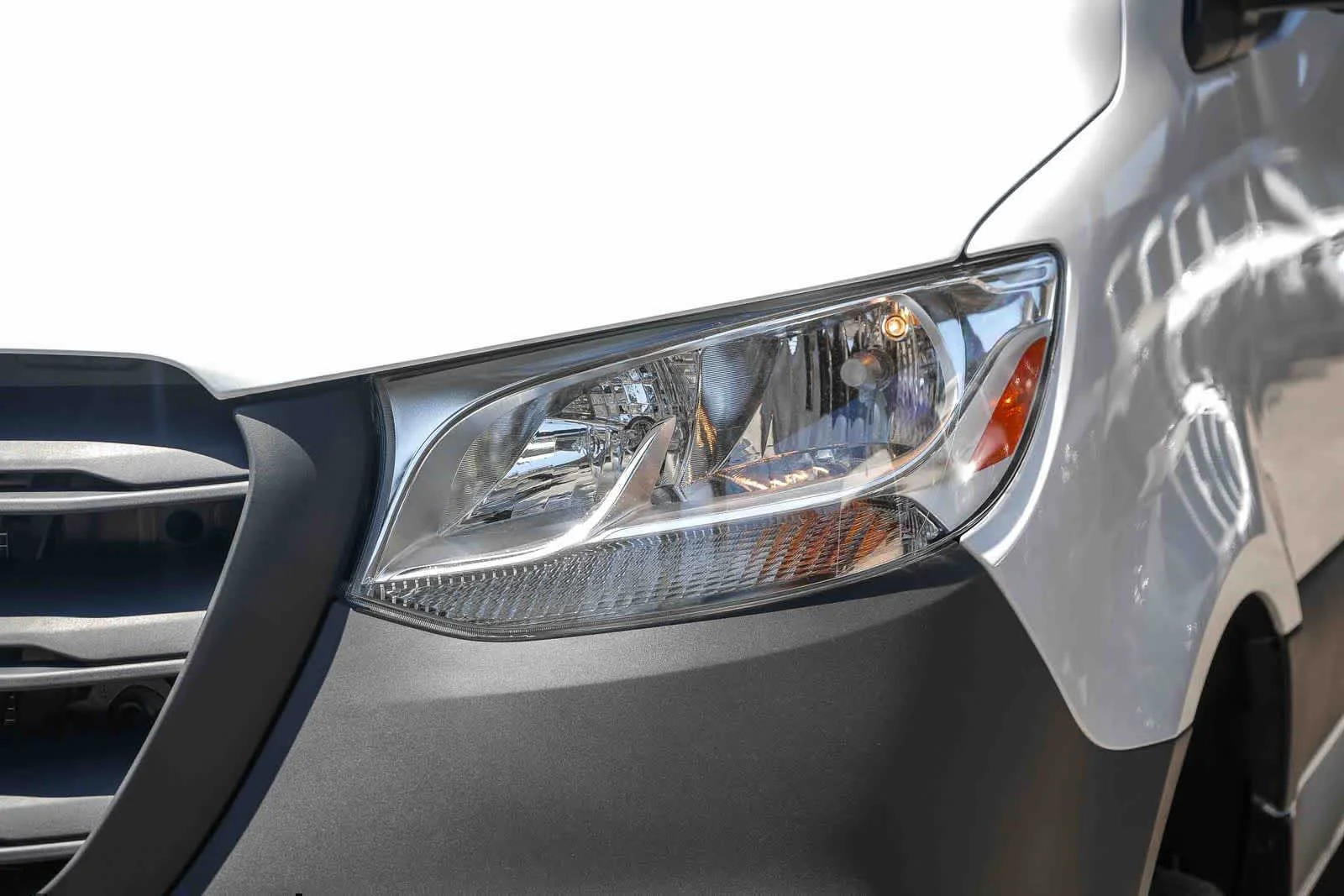 New 2026 Arctic White Mercedes-Benz Cargo 144WB High Roof AWD 2.0L I4 Diesel Turbo HO image 5