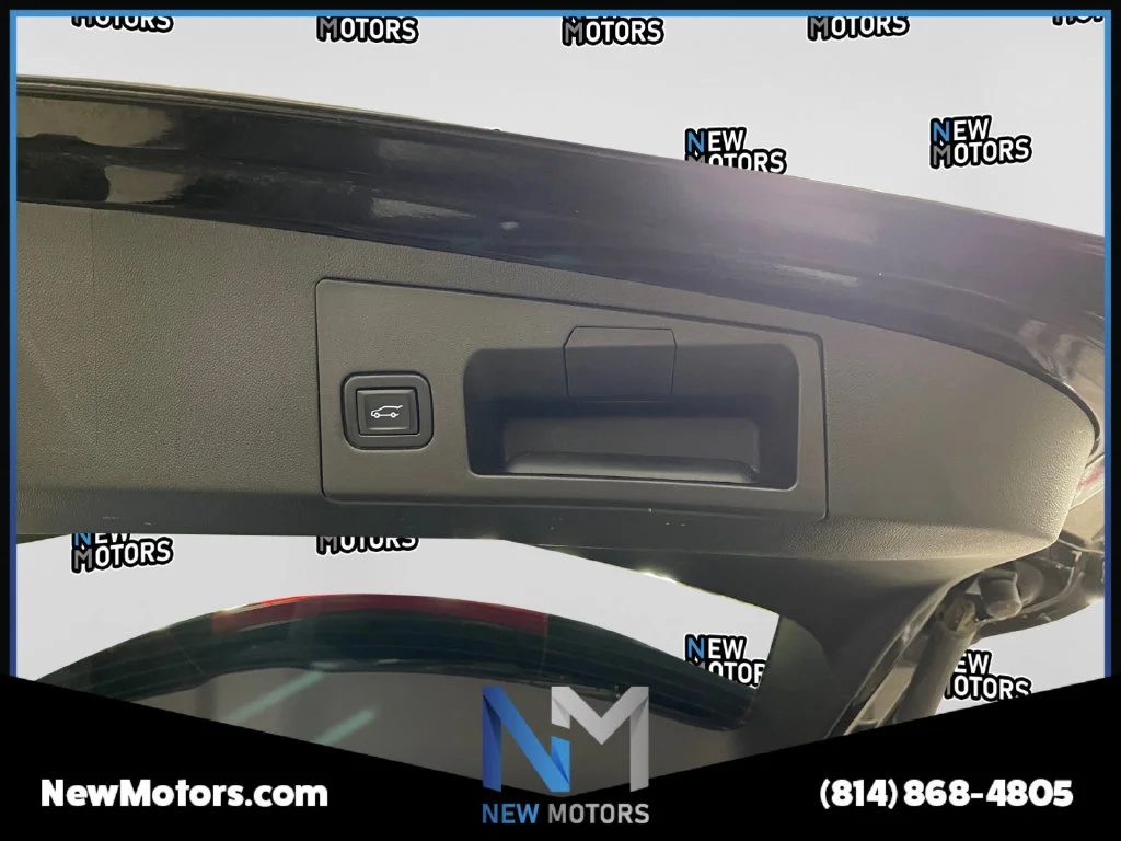 Used 2022 Black Metallic Cadillac Sport image 17