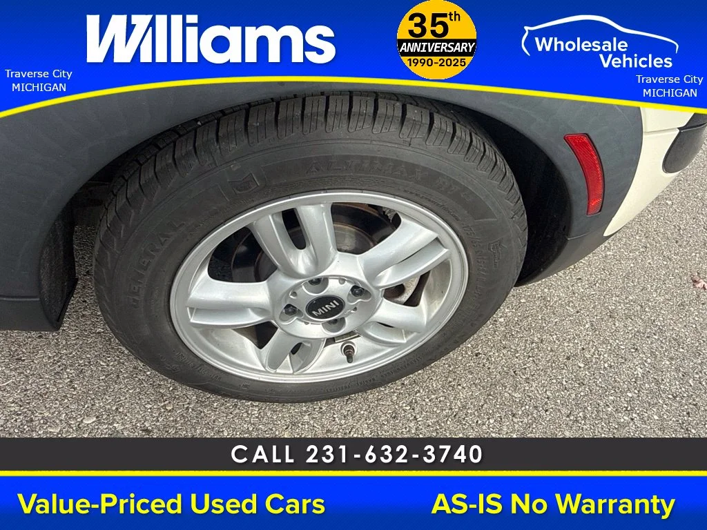 Used 2013 Pepper White MINI Clubman image 22