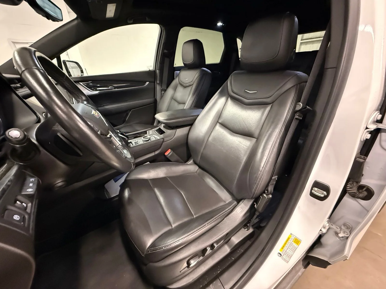 Used 2022 White Cadillac Premium Luxury image 22