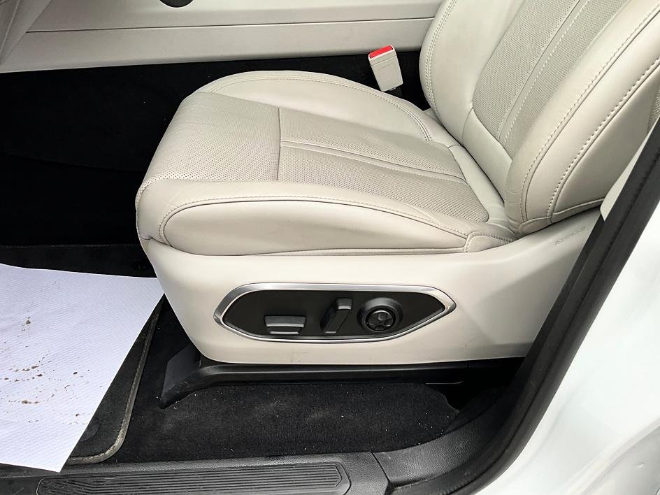 2022 Jeep Wagoneer Series III - Photo 15