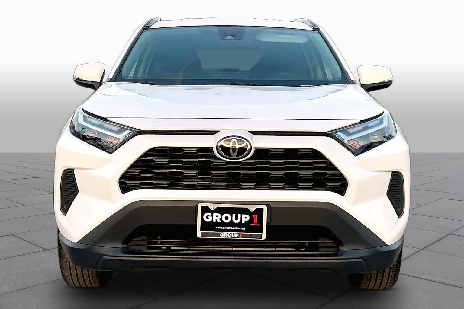 Used 2025 Ice Cap Toyota XLE image 4