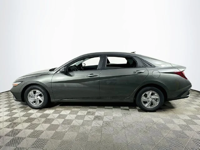 New 2026 Hyundai ELANTRA SE