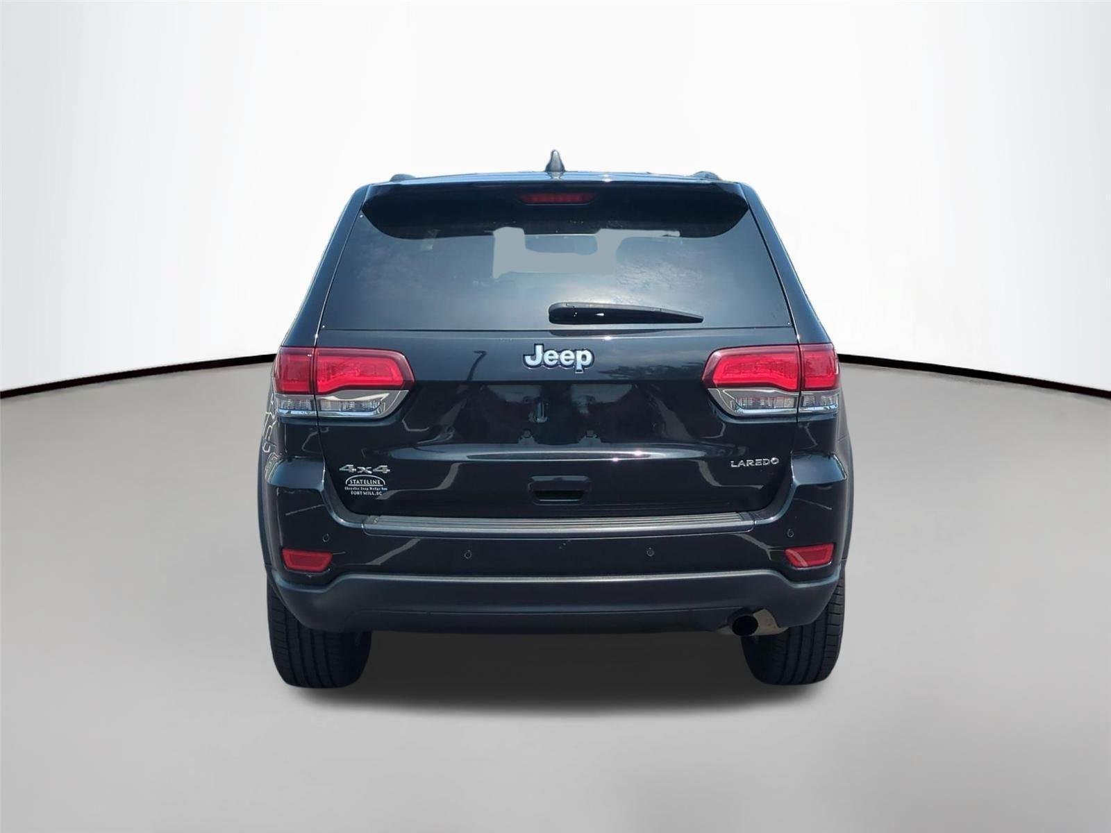Used 2022 Diamond Black Crystal Pearlcoat Jeep Laredo X image 4