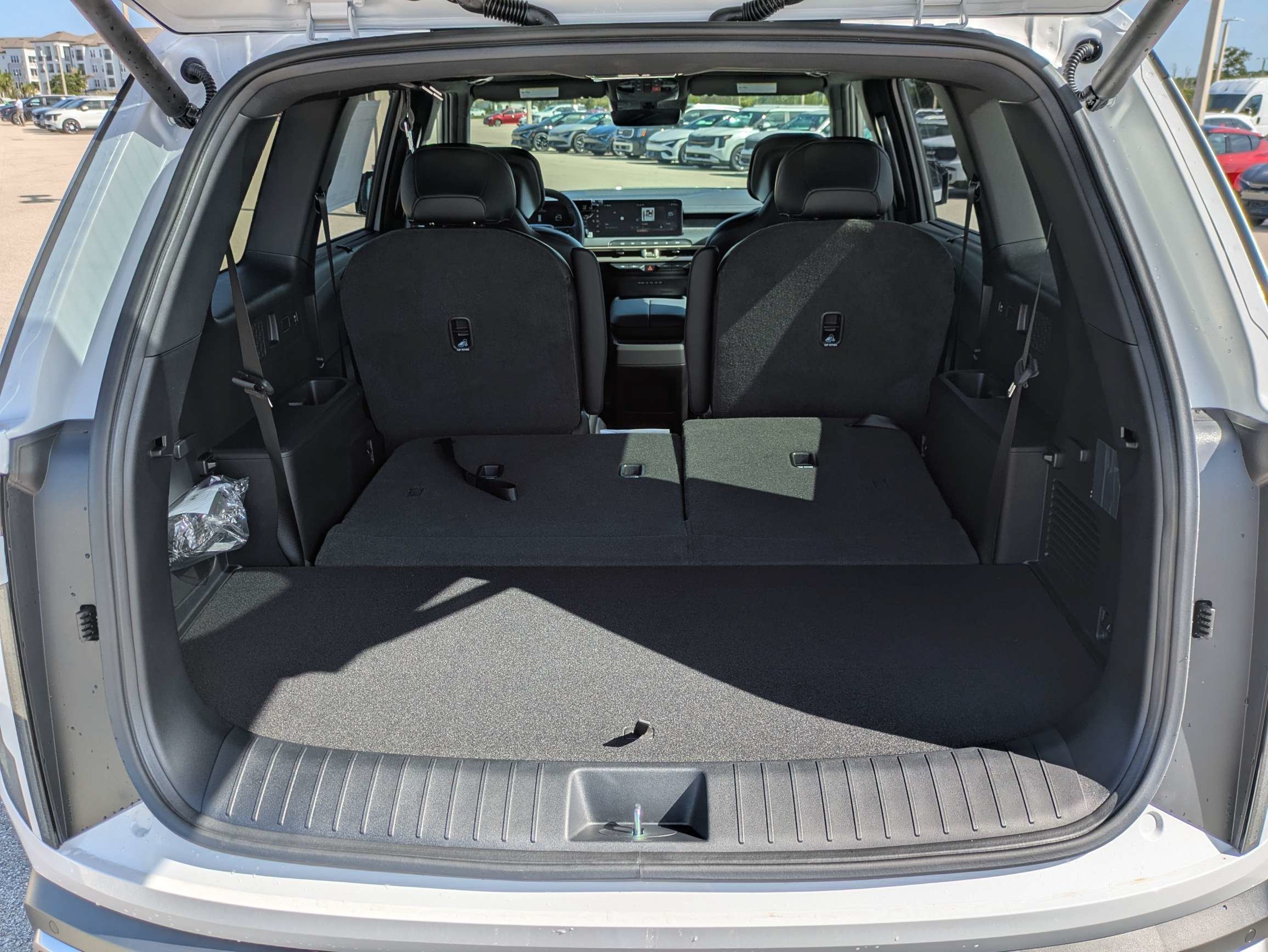 New 2027 Glacial White Pearl Kia EX image 15