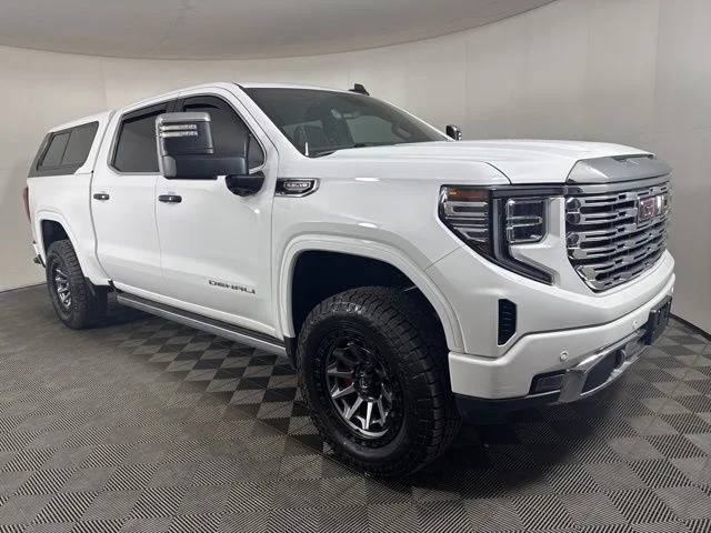2022 GMC Sierra 4WD Crew Cab Short Box Denali's photo