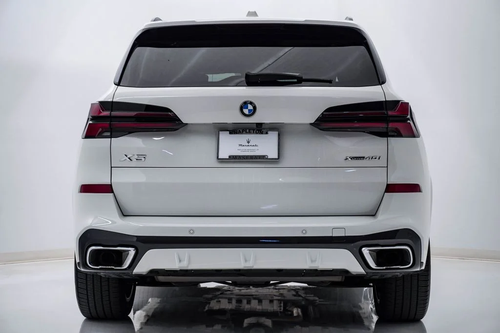 Used 2024 Alpine White BMW xDrive40i image 8