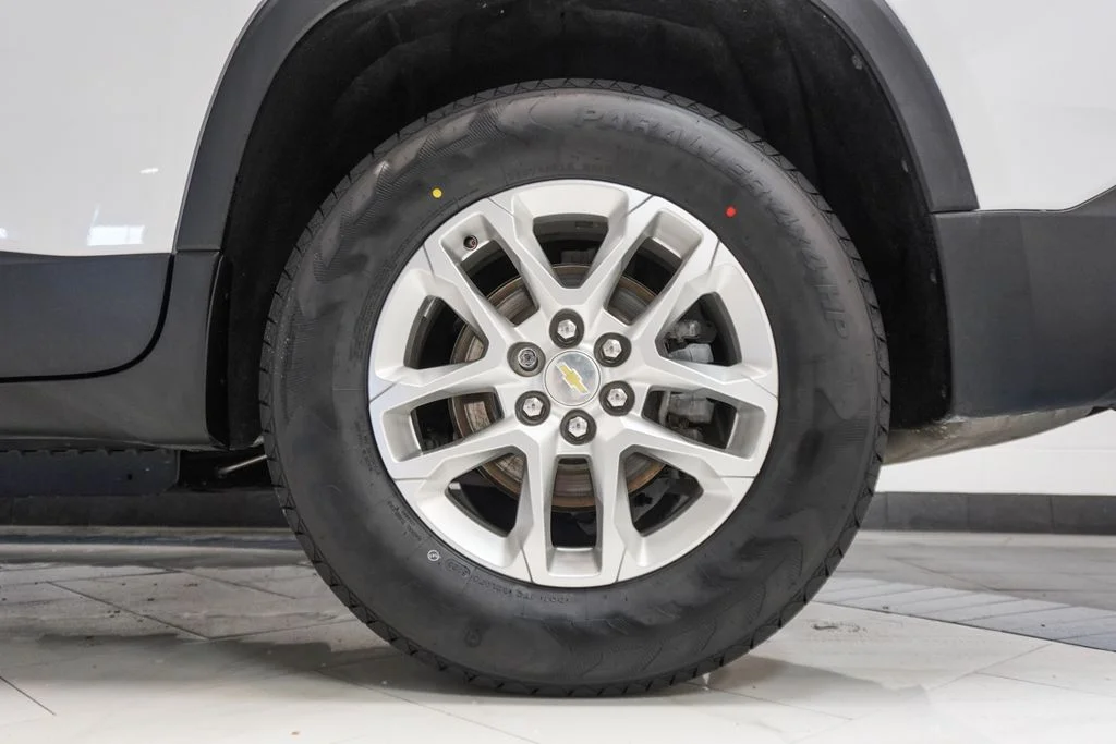 Used 2021 White Chevrolet LT image 35