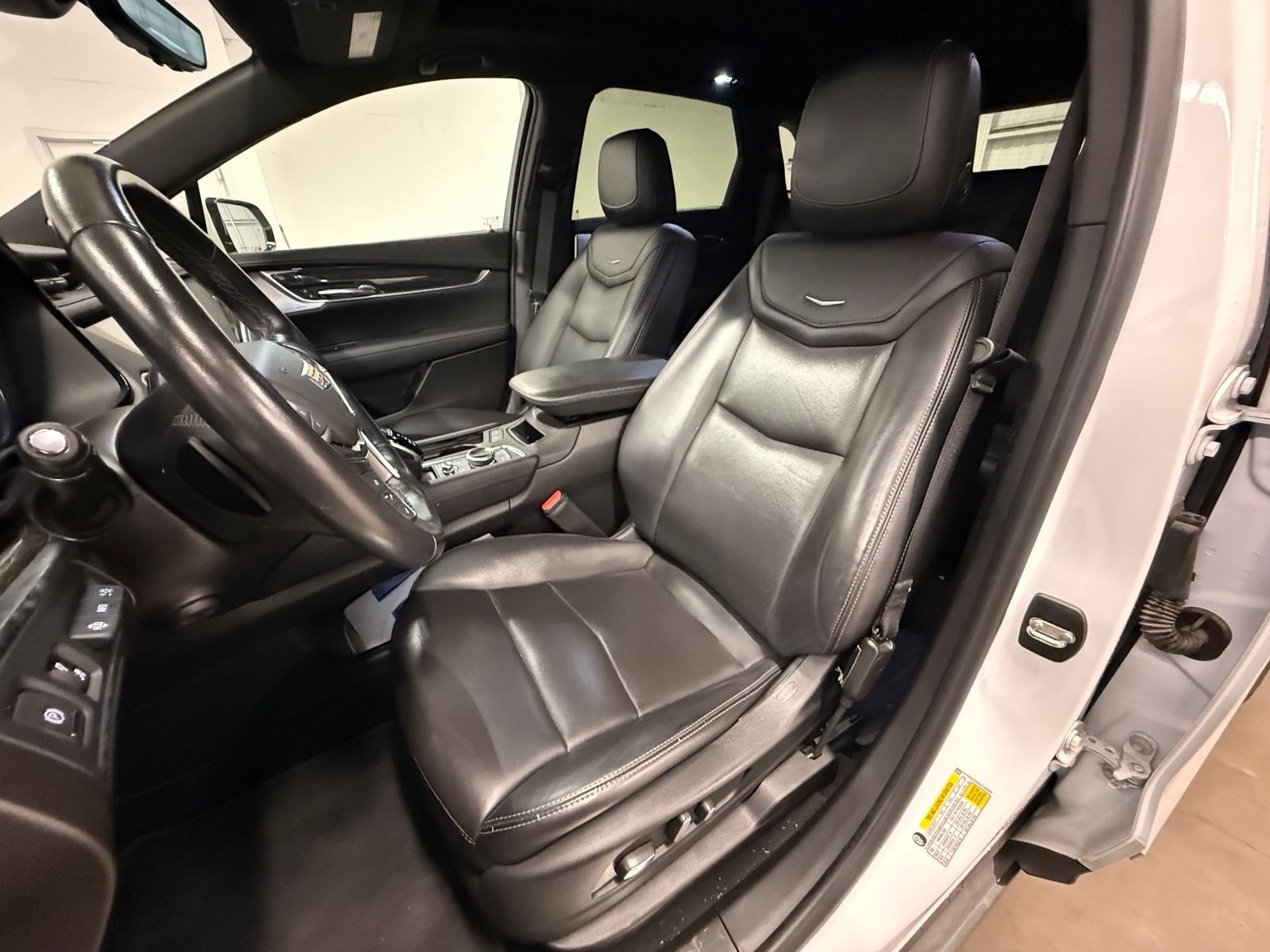 Used 2022 White Cadillac Premium Luxury image 22