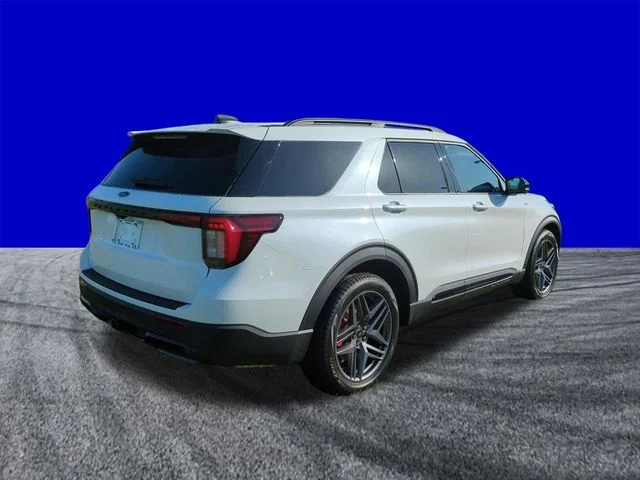 New 2026 Star White Metallic Tri-Coat Ford ST-Line image 4