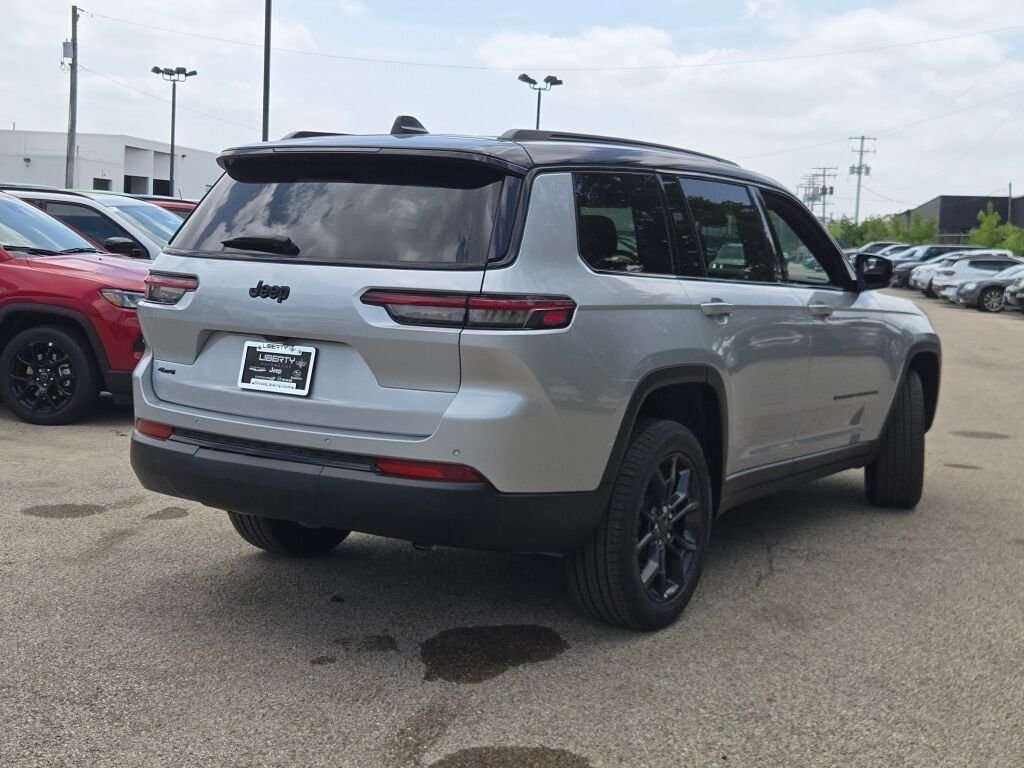 New 2025 Silver Zynith Exterior Paint Jeep Limited image 11