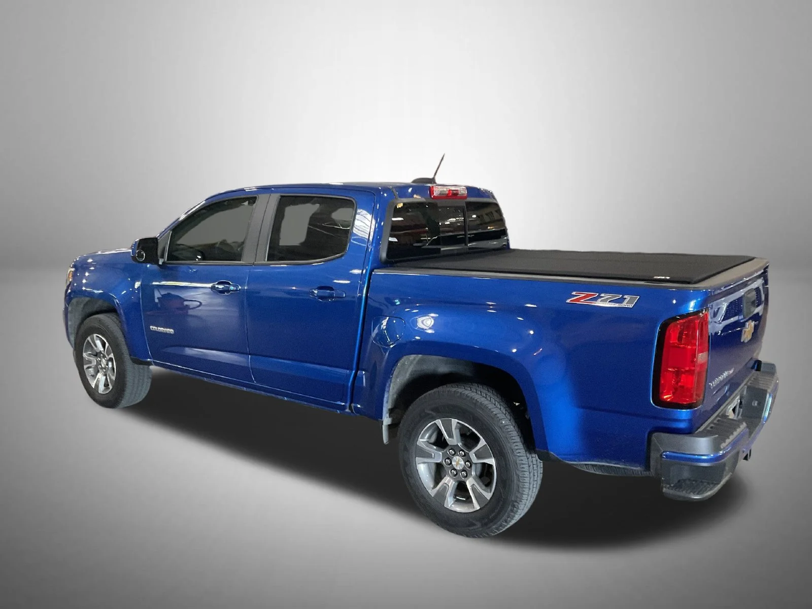 Certified Used 2019 Blue Chevrolet Z71 image 2
