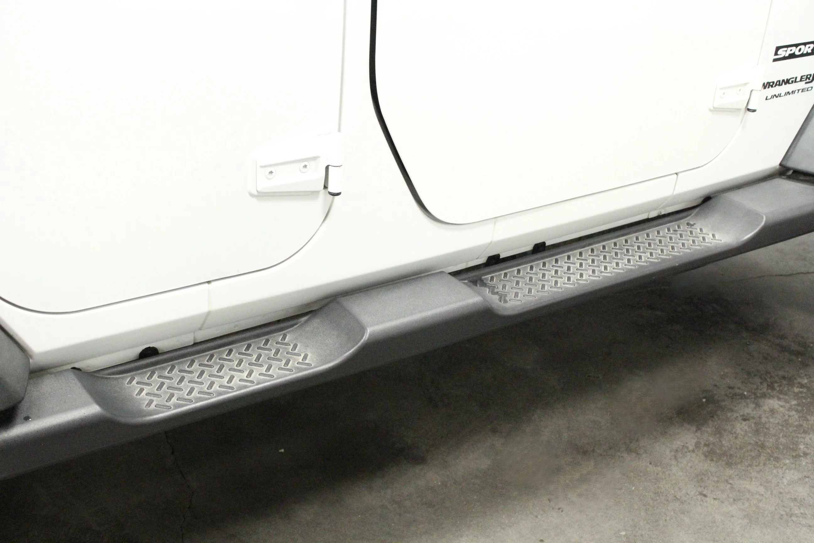 Used 2018 Bright White Clearcoat Jeep Sport image 10
