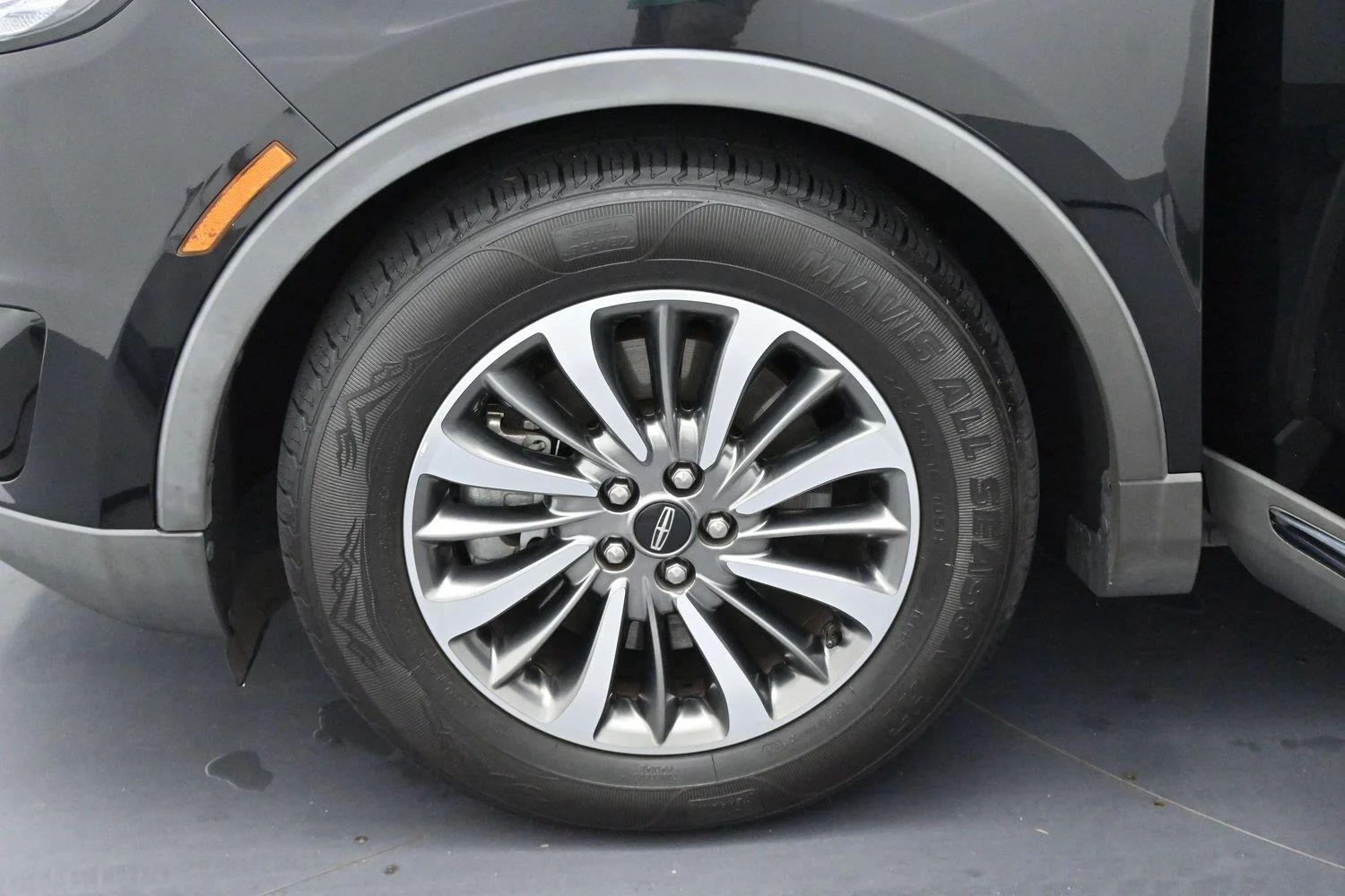 Used 2020 Infinite Black Lincoln Reserve image 41