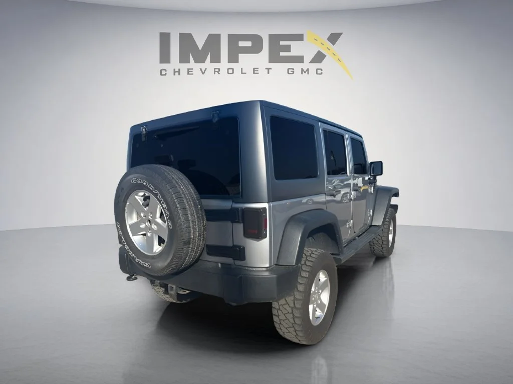 Used 2017  Jeep Sport image 5