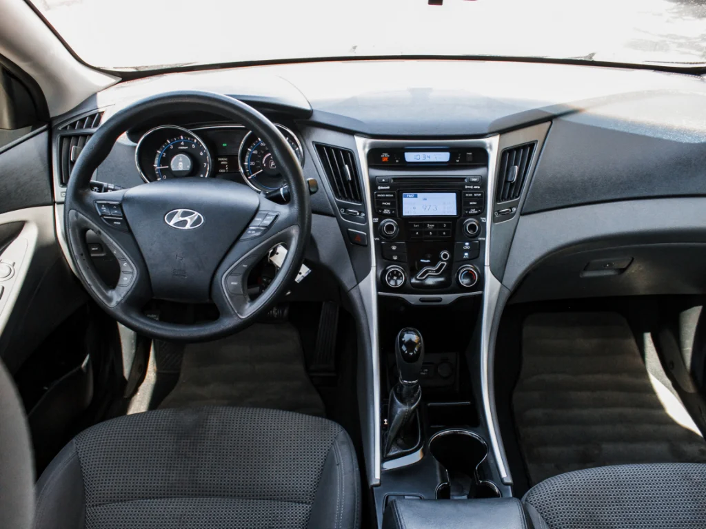 Used 2013 Harbor Gray Metallic Hyundai GLS image 22