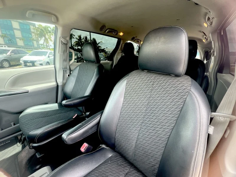 Used 2014 WHITE Toyota SE image 15