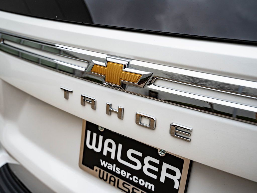Used 2021 Iridescent Pearl Tricoat Chevrolet Premier image 17