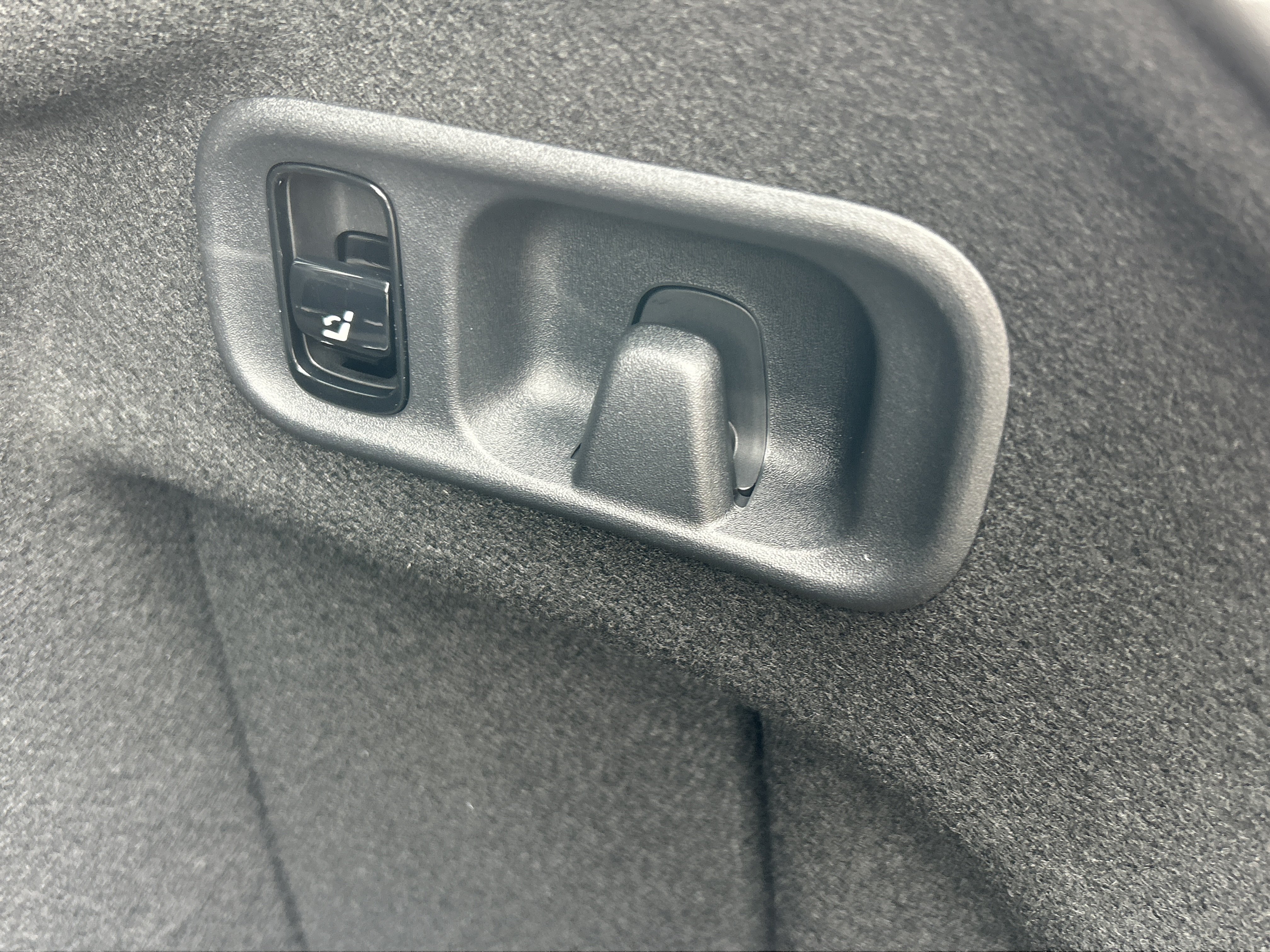 New 2026 MANUFAKTUR Alpine Grey Mercedes-Benz C 300 4MATIC® Sedan image 11