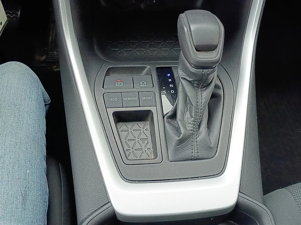 Used 2020 Midnight Black Metallic Toyota LE image 22