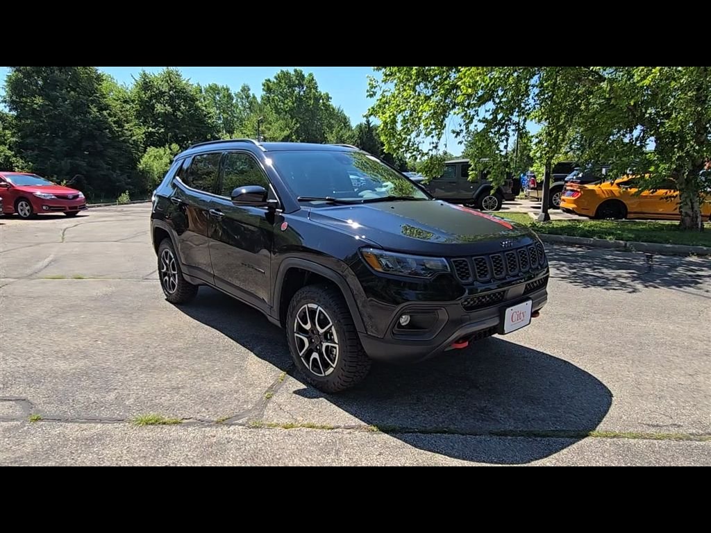 New 2026 Diamond Black Crystal Pearl-Coat Exterior Paint Jeep Trailhawk image 9