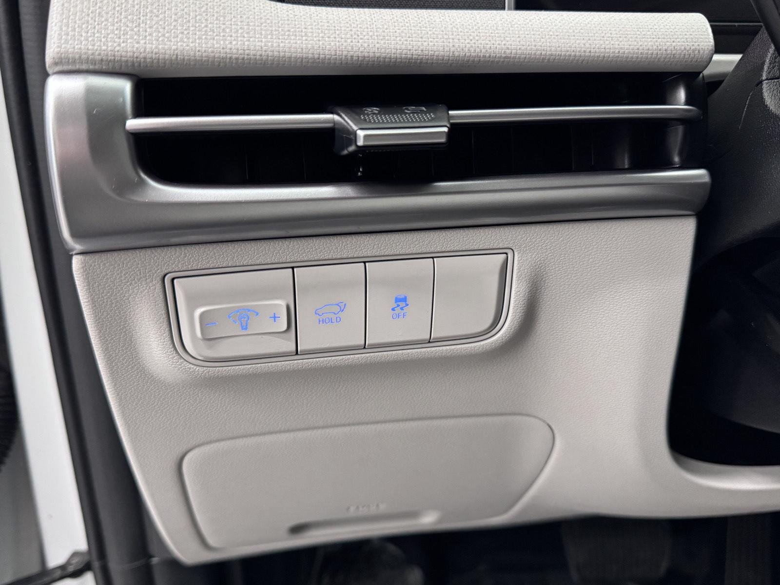Used 2025 Serenity White Pearl Hyundai SEL Convenience image 18