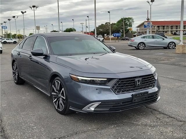 Used 2025 Meteorite Gray Metallic Honda Touring image 5