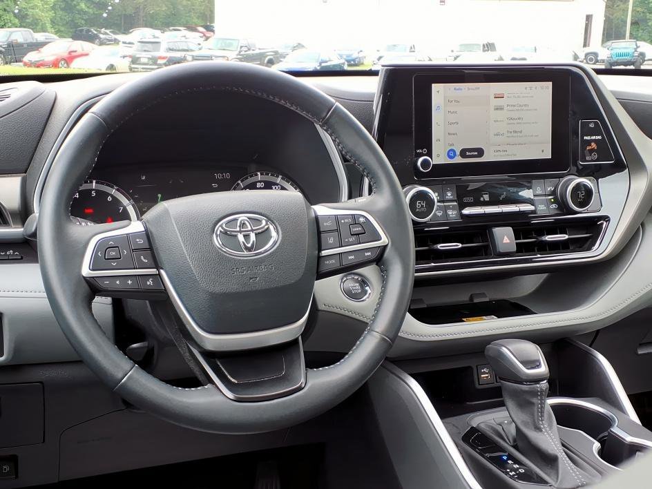 Used 2023 Moon Dust Toyota XLE image 12