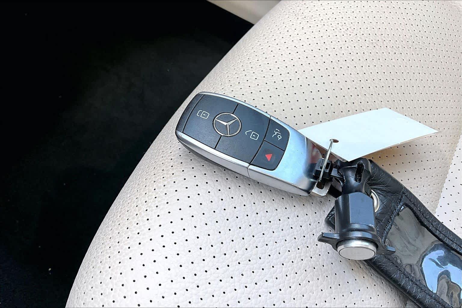 Used 2022 Polar White Mercedes-Benz GLC 300 image 14