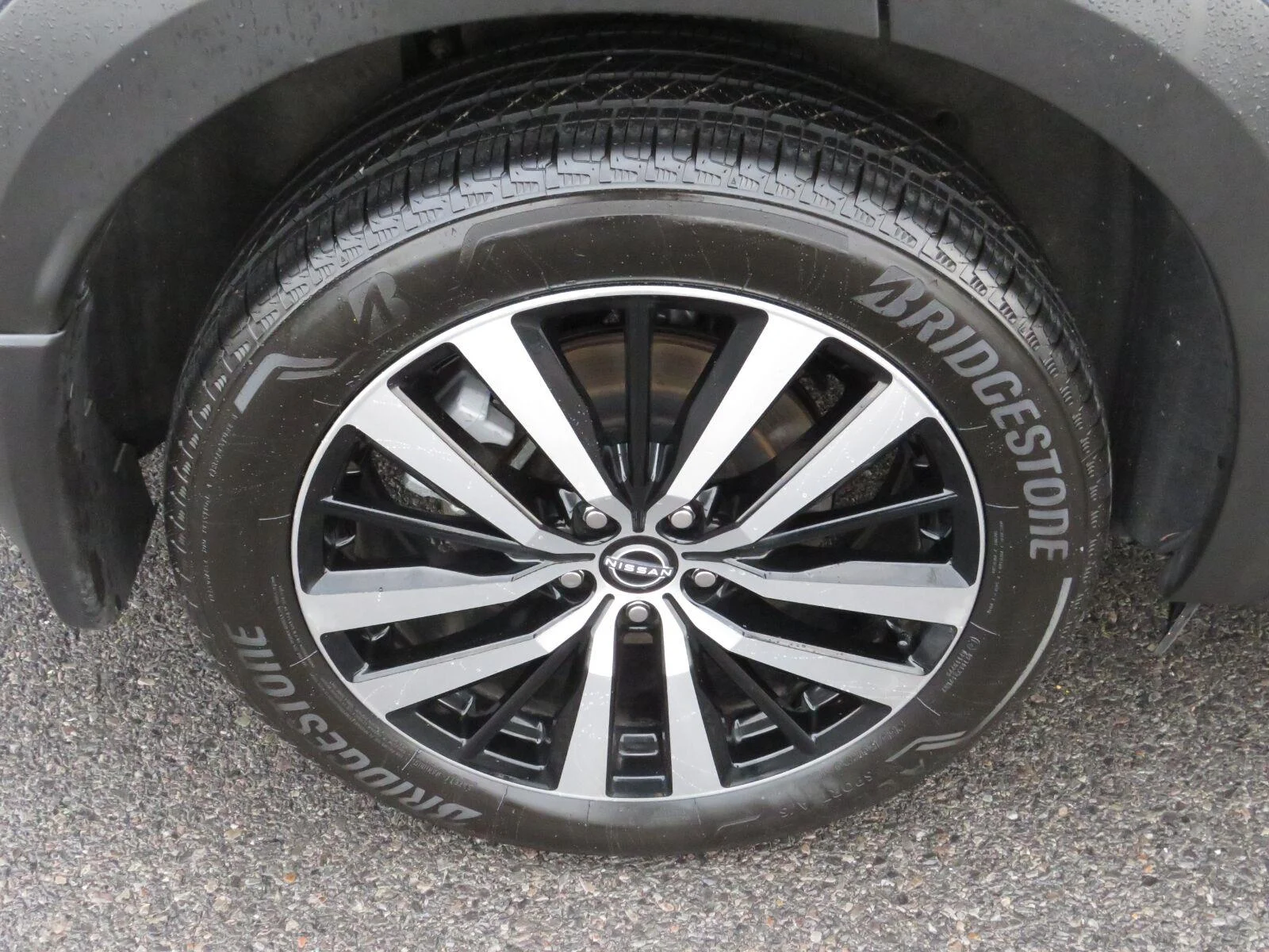 Used 2025 Solid Gray/Super Black Nissan Platinum image 21