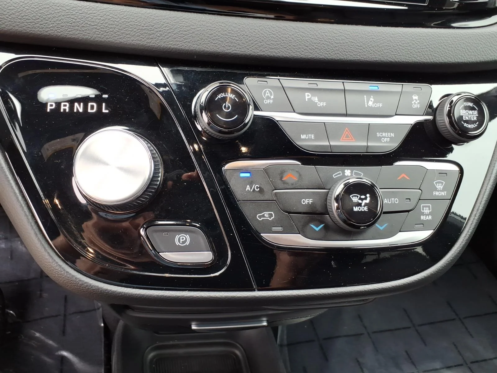 2025 Chrysler Pacifica Select - Photo 11