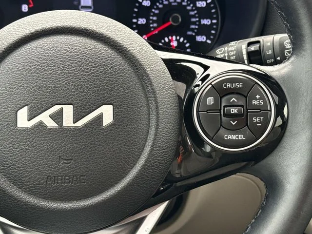 Used 2022 White Kia EX image 23