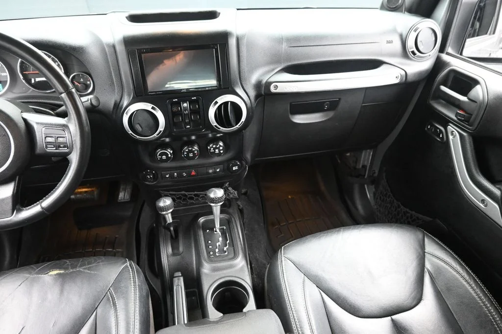 Used 2014 Gray Jeep Unlimited Sahara image 15