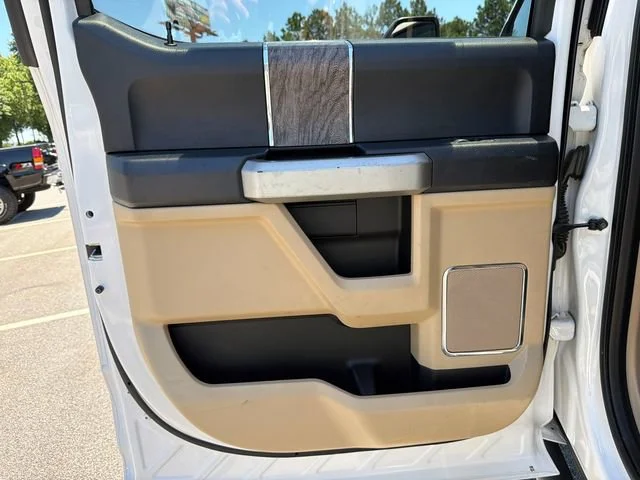 Used 2017  Ford Lariat image 21
