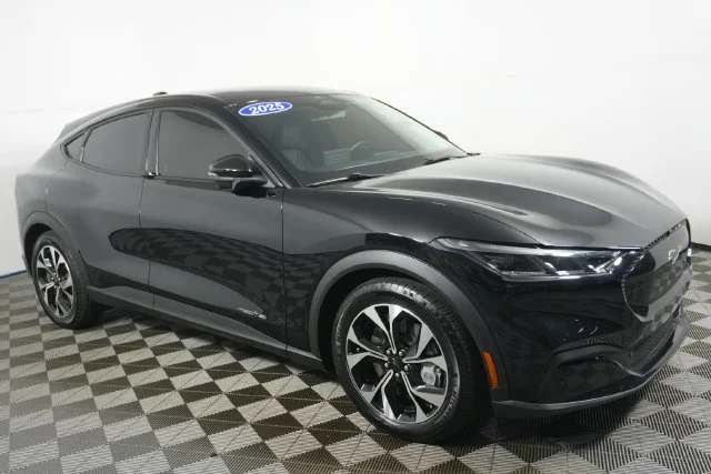 Used 2025 Shadow Black Ford Select image 1