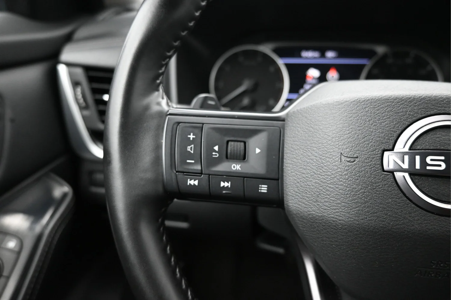 Used 2025 Black Nissan SV image 17