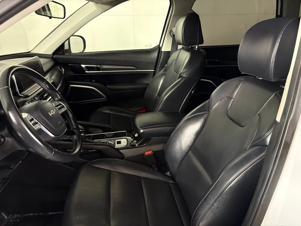 Used 2022 White Kia S image 18