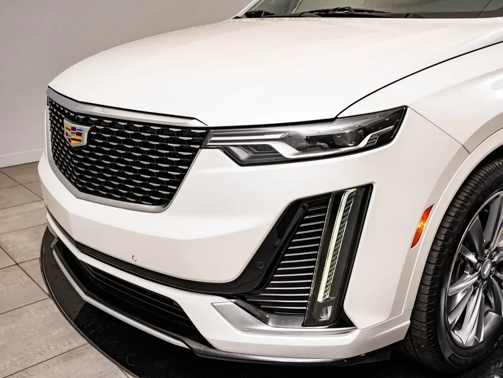 Used 2022 Crystal White Tricoat Cadillac Premium Luxury image 3