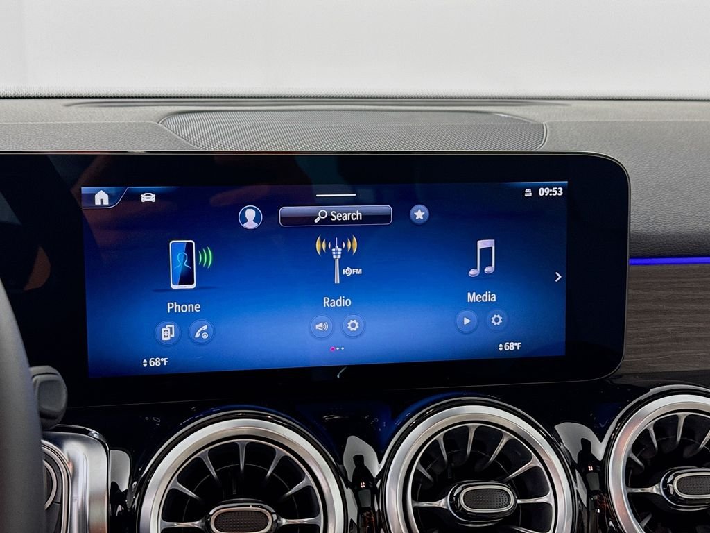 Used 2025 White Mercedes-Benz GLB 250 image 15