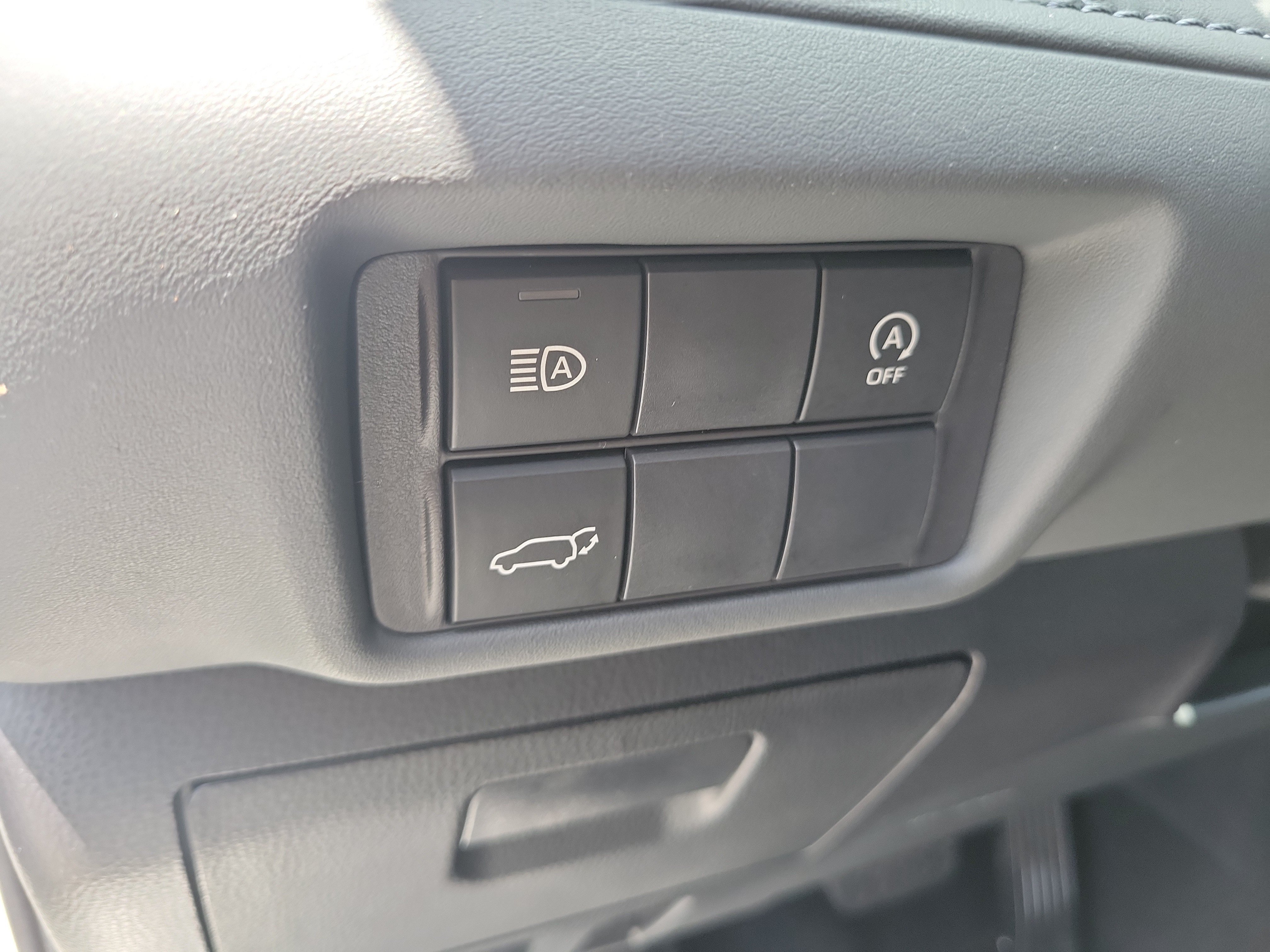 Used 2020 Billet Silver Metallic Clearcoat Jeep Altitude image 28
