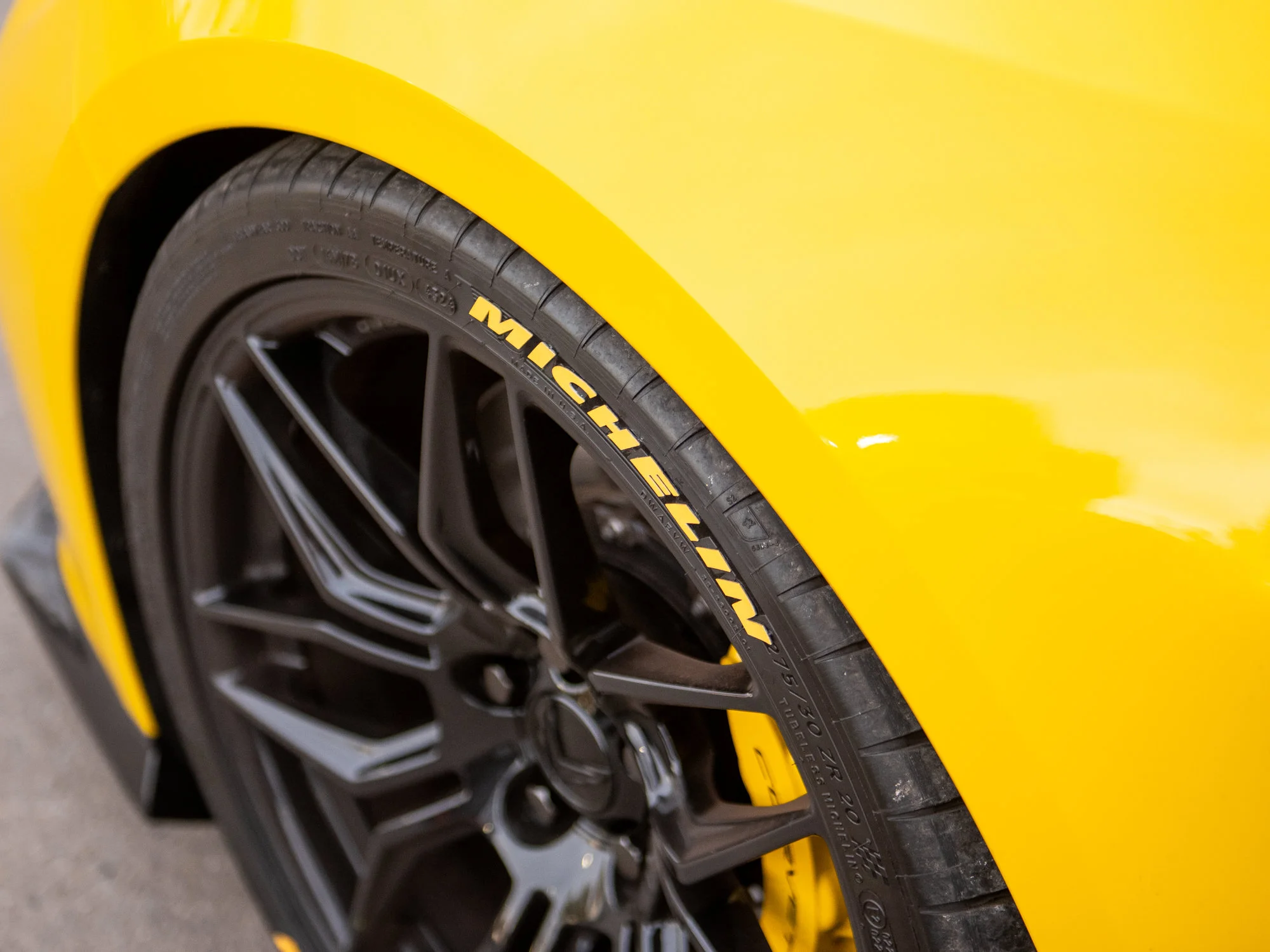 Used 2025 Yellow Chevrolet Z06 3LZ*, 670HP, Front Lift, Carbon Fibre Interior image 9