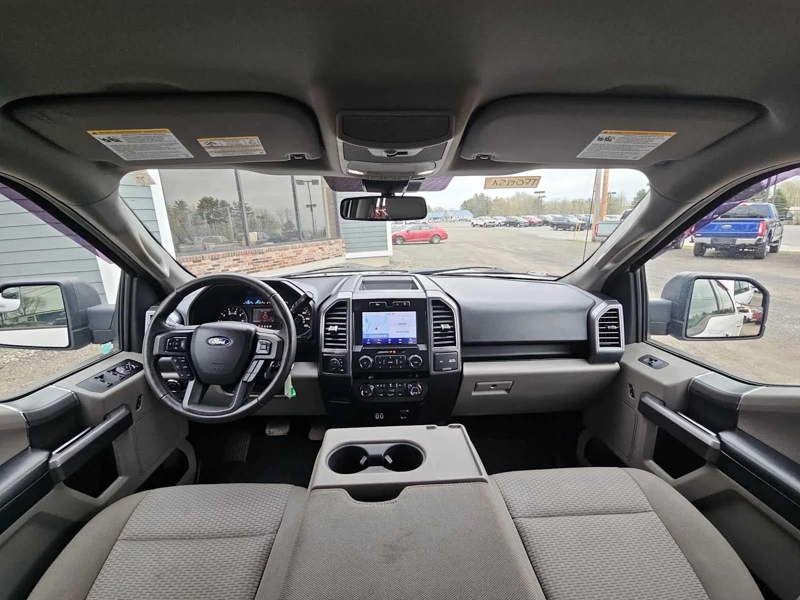 Used 2020 Oxford White/Magnetic Ford XLT image 16