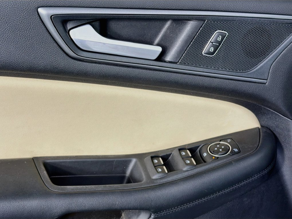 Used 2020 White Ford SE image 23