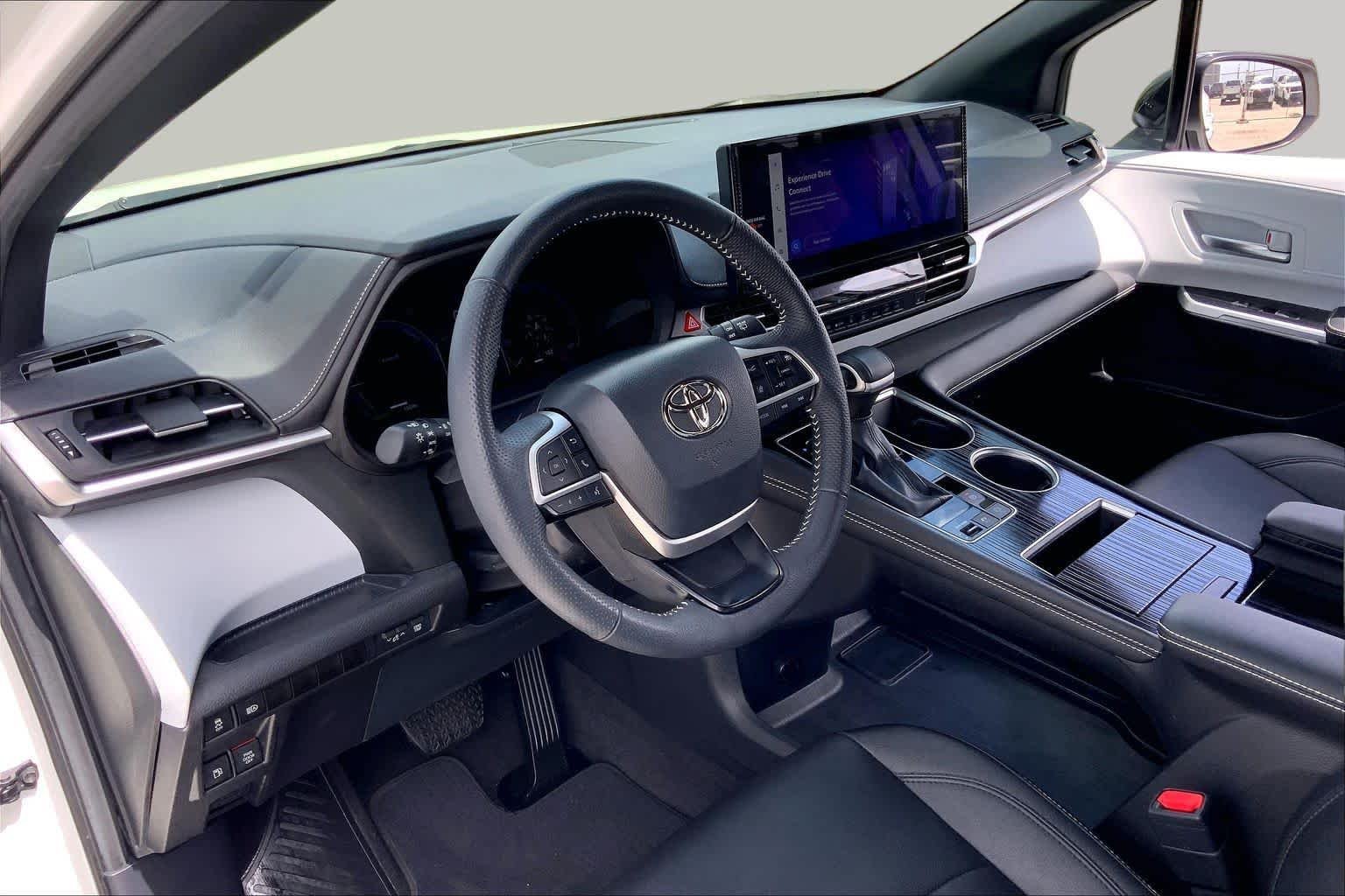Used 2025 Ice Cap Toyota XSE image 17