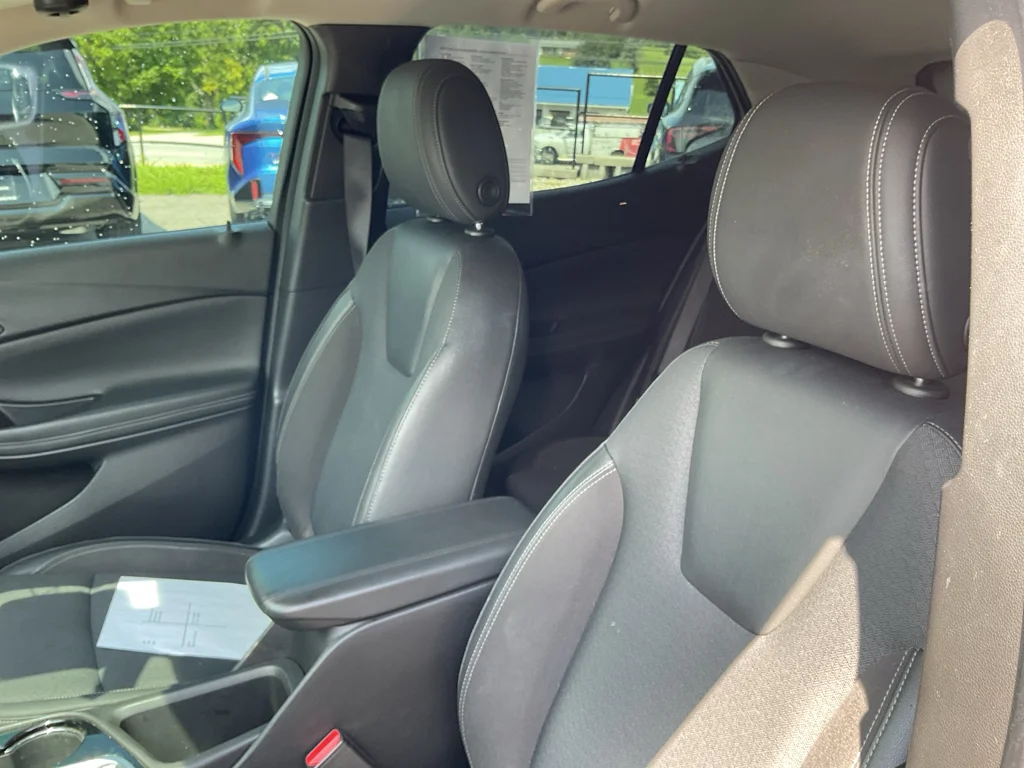 Used 2020 White Frost Tricoat Buick Select image 16