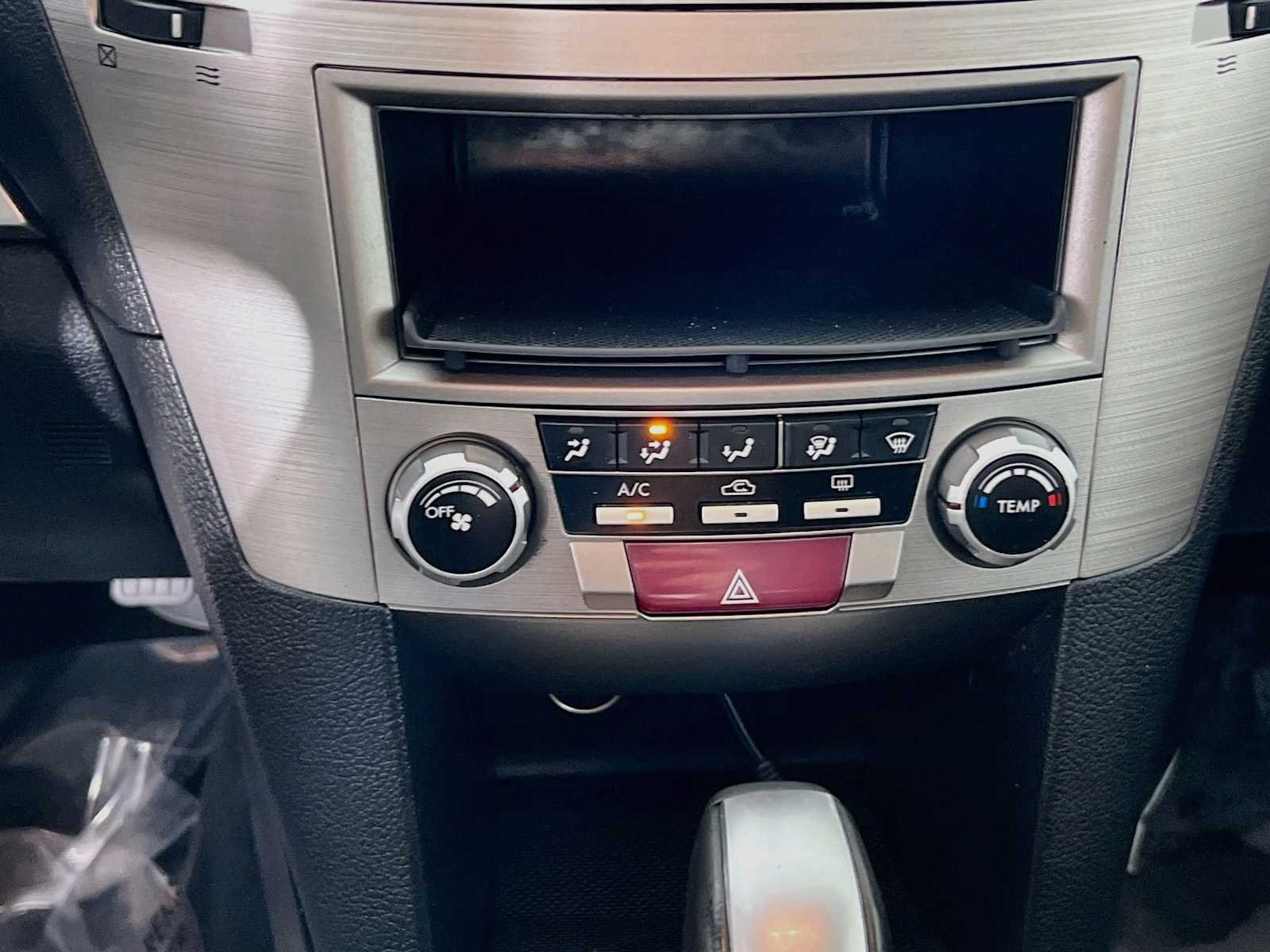Used 2014 Ice Silver Metallic Subaru 2.5i Premium image 14