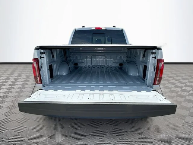 Used 2025 White Ford Lariat image 26