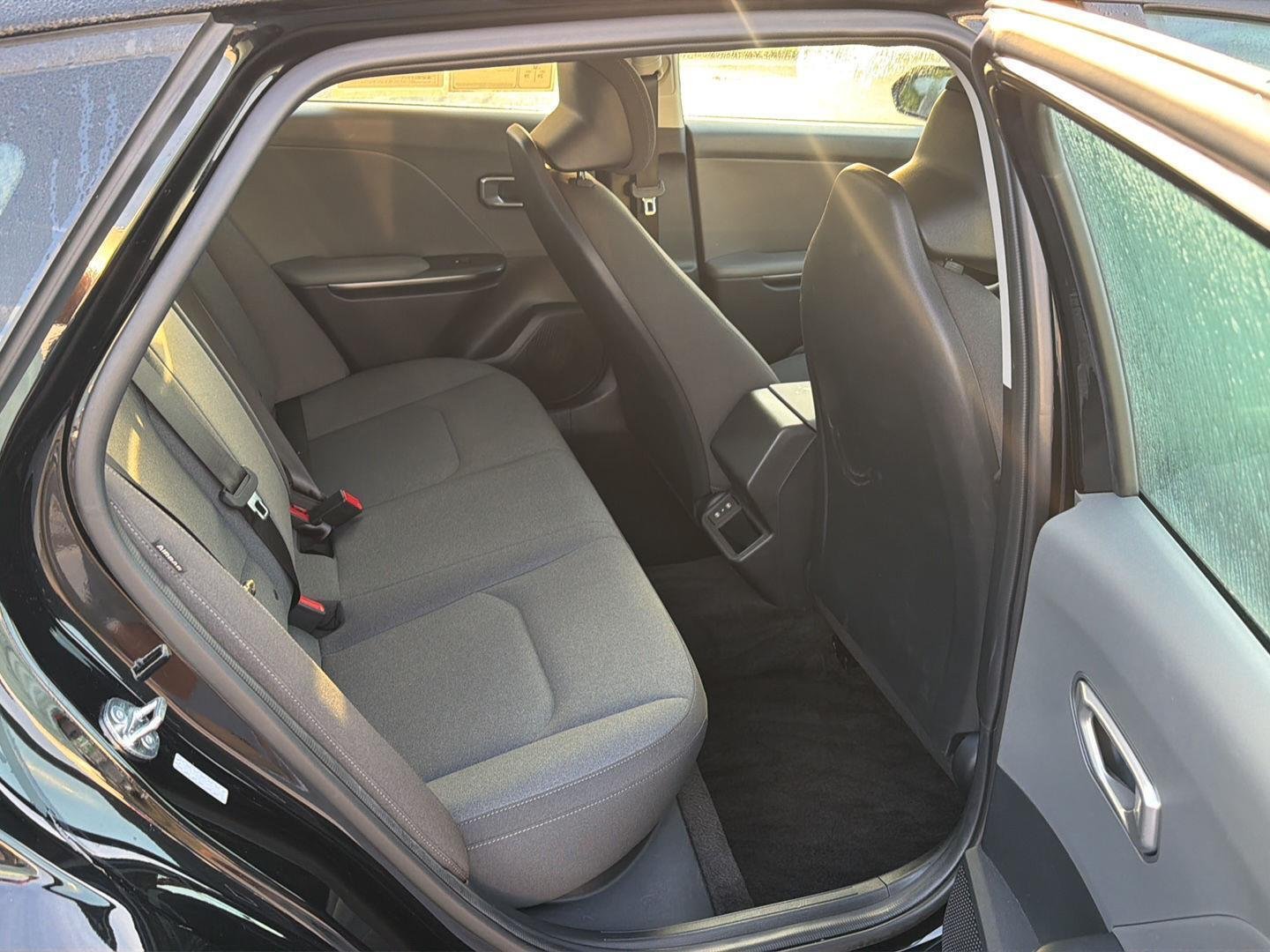 2025 Kia K4 LXS - Photo 12